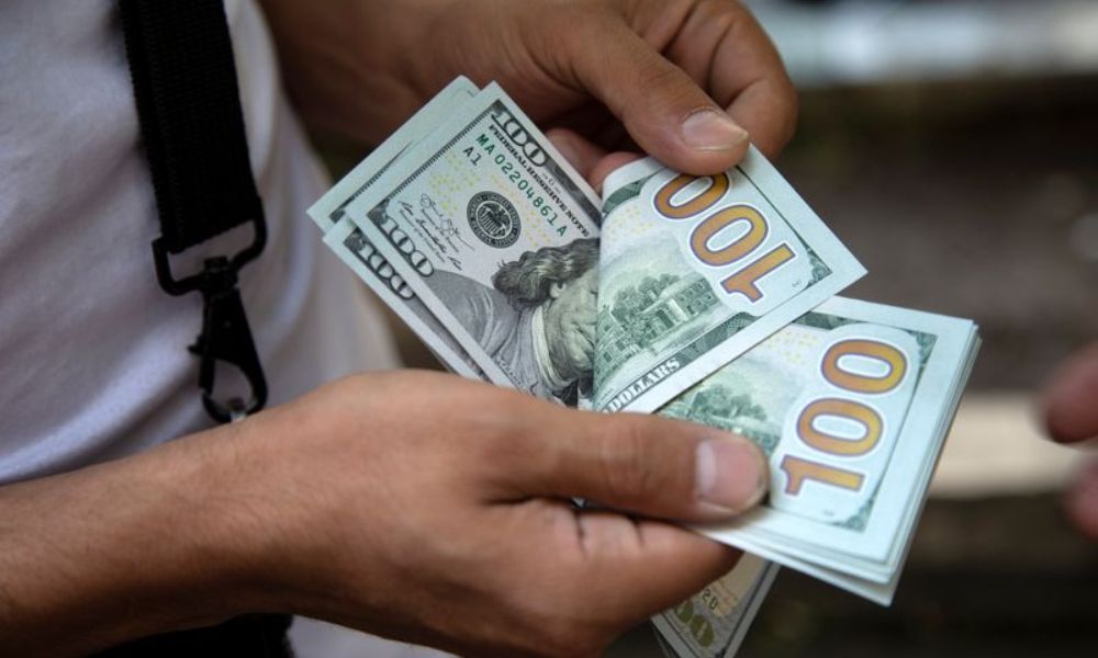 Asia FX slips as dollar rebounds, peak Fed rates in sight